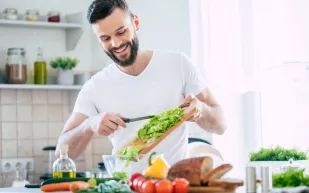 أُسس التغذية السليمة للرجال: خطتك للحفاظ على صحتك وشبابك