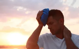 أبحاث جديدة تنسف المعتقد الشائع: هل النساء يشعرن بالألم أكثر من الرجال؟