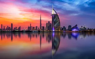 سوق العقارات الفاخرة في دبي يواصل تألقه ويسجّل أسعارًا قياسية