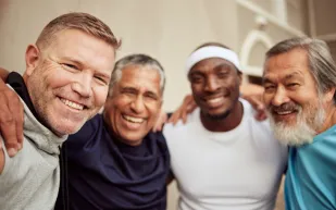 صداقات الرجال المقربة: ما العمر الذي يلتقي فيه الرجل بأفضل أصدقائه؟