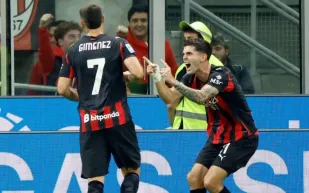 بعشرة لاعبين.. ميلان يقهر نابولي وينتزع صدارة الدوري (فيديو)