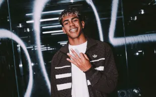 شعار لامين يامال الجديد من أديداس.. ما قصة الرقم 304؟ (فيديو)