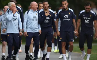 ديشامب يعلن قائمة فرنسا لتصفيات المونديال.. غيابات بارزة ووجوه جديدة