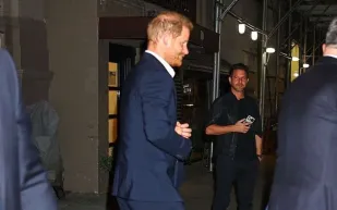 حدث خيري بنيويورك يطرح علامات استفهام حول علاقة هاري وميجان.. هل تزداد الفجوة؟ (فيديو) 