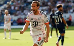 رغم تألقه الكبير.. أسطورة بايرن يُحذّر من تجديد عقد هاري كين مبكرًا