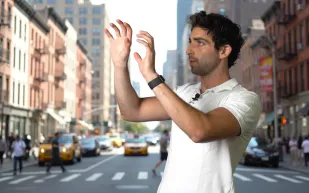 الممثل بدر قبّاني يكشف تفاصيل تجربته في أسبوع الأزياء بالرياض (فيديو)