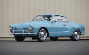 سيارة كارمان غيا 1969 تسرق الأضواء في مزاد ينتهي قريبًا