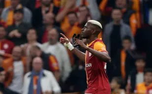 فيكتور أوسيمين يقود غلطة سراي لانتصار جديد ويُحطم رقماً قياسياً تاريخياً (فيديو)