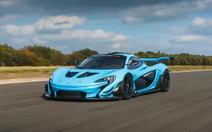 ماكلارين P1 GTR 2015 للبيع: سيارة سباق نادرة مع محرك V8 كهربائي وقوة 986 حصانًا