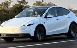 نسخة اقتصادية جديدة من تسلا: تصميم أبسط وسعر أقل.. هل هي الخيار الأفضل؟