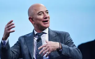 من مطعم ماكدونالدز إلى عرش أمازون.. دروس جيف بيزوس في النجاح