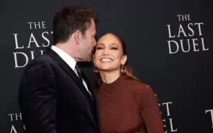 جنيفر لوبيز تُشعل التكهنات حول عودتها لبن أفليك (فيديو)