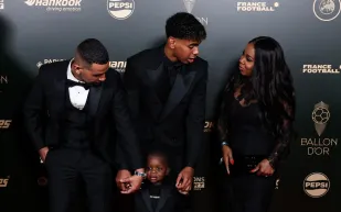 مفاجأة: العشاء مع والدة لامين يامال بـ 800 يورو.. ما القصة؟ 