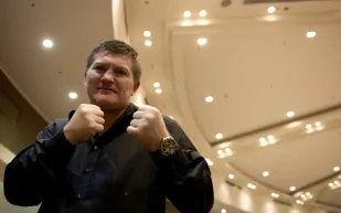 رحيل ريكي هاتون يهز مانشستر.. هل كانت وفاته انتحارًا أم حادثًا مأساويًا؟