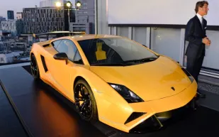 لامبورغيني وأورلبار براون تكشفان عن مجموعة شاطئية فاخرة مستوحاة من ميامي