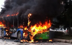 حريق حافلة ركاب شمال الهند يودي بحياة 20 شخصًا ويصيب 15 آخرين (فيديو)