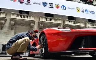 سر من كواليس تطوير "لا فيراري" يظهر للعلن في مزاد تاريخي