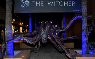 ليام هيمسورث يتصدر الإعلان الرسمي للموسم الرابع من The Witcher (فيديو)