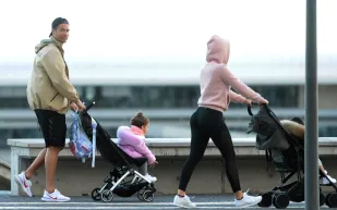 هل ينتظر كريستيانو رونالدو مولودًا جديدًا؟ إطلالة جورجينا تثير الجدل (صور)