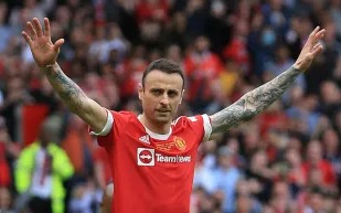 نجم مانشستر السابق يروي قصة اختطافه من قبل عصابة في بلغاريا (فيديو)