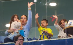 تعليق مفاجئ من جورجينا رودريغيز على لقطة كريستيانو رونالدو(فيديو)