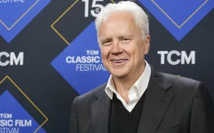  النجم تيم روبنز يحتفل بعيد ميلاده الـ67 بثروة ضخمة ومسيرة أسطورية