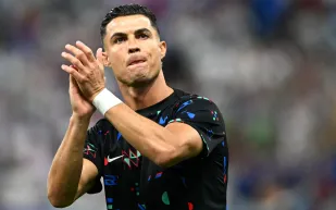 بساعة قيمتها 1.3 مليون دولار.. رونالدو يخطف الأنظار في الرياض (فيديو)