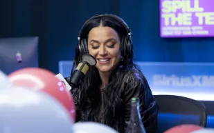 كاتي بيري وجاستن ترودو يحتفلان بعيد ميلادها في أول ظهور رومانسي (فيديو)