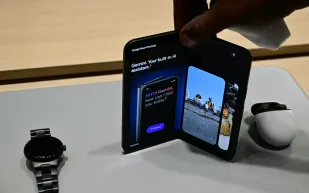 منافسة ساخنة.. جوجل بكسل 10 برو فولد يفشل أمام منافسيه في اختبار التحمل (فيديو)