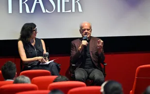 في السبعين من عمره.. الممثل كيلسي غرامر يُرزق بطفله الثامن 