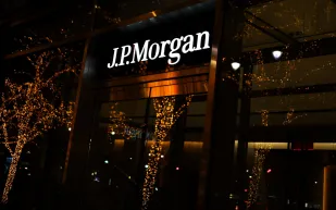الرئيس التنفيذي لـ جي بي مورغان: امتلاك الذهب أصبح منطقيًا في الظروف الحالية
