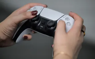 Clair Obscur تتصدر قائمة أعلى الألعاب تقييمًا لعام 2025 على PlayStation