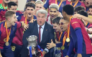 بعدما انتزع الفوز من جيرونا في الوقت القاتل.. برشلونة يتصدر الليغا 