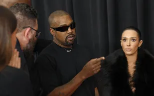 كانييه ويست يودّع مزرعته العلاجية.. وكيم كارداشيان تقتني منزلًا يحاكي القصور الملكية
