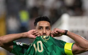 غياب بسبب الإصابة وتكريم بالإنجاز.. ليلة خاصة لسالم الدوسري