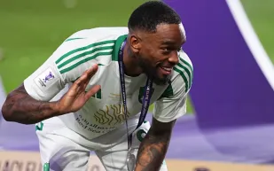 هل يضحي توني بتألقه في آسيا من أجل العودة إلى الدوري الإنجليزي؟