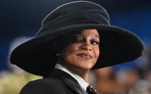 فيديو يثير الجدل.. هل غنت ريهانا احتفاءً بمحمد صلاح حقًا؟