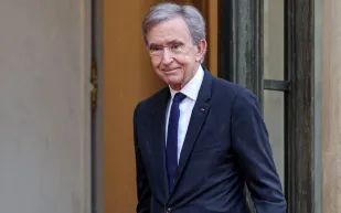 قفزة تاريخية لأسهم LVMH تدفع ثروة أرنو لأعلى مستوياتها