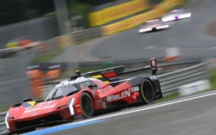 كاديلاك ويلين 31 تهيمن على سباق موتول بيتي لومان وتختتم موسم IMSA 2025