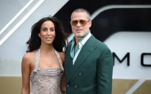 براد بيت يعيش "أجمل فتراته" مع إينيس دي رامون ويخطط لمستقبل طويل الأمد