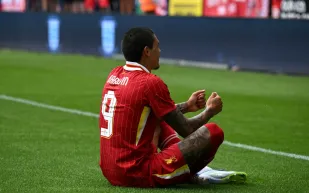 رد فعل مفاجئ من داروين نونيز بعد غضب جمهور الاتحاد(فيديو)