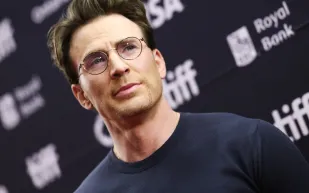 "كابتن أمريكا" يستقبل طفله الأول ويعيش أجمل أدواره خارج الشاشة