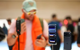 مبيعات iPhone 17 ترفع قيمة آبل السوقية إلى أعلى مستوى على الإطلاق