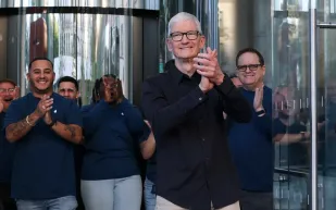 في عيد ميلاده تعرف على حجم ثروة تيم كوك الرئيس التنفيذي لشركة آبل