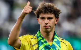 وافد جديد يتفوق على رونالدو ويتصدر قائمة الهدافين في الدوري السعودي