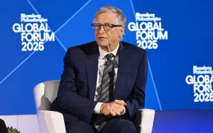 بيل غيتس يحذر من انهيار عالمي ويدعو لتعاون دولي عاجل