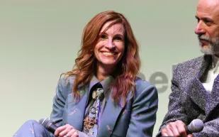 في عيد ميلادها الـ58.. كم تبلغ ثروة جوليا روبرتس؟