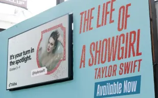 مفاجأة كبرى في ألبوم The Life of a Showgirl.. مبيعات قياسية تهز عالم الموسيقى العالمي