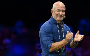 جيف بيزوس يحذر جيل "زد": لا تقلدوا بيل غيتس أو زوكربيرغ فهؤلاء استثناء لا قاعدة