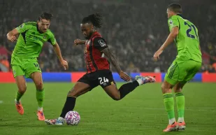 موهبة لايبزيغ تثير جنون الأندية.. سعر فلكي يضع الجميع في مأزق